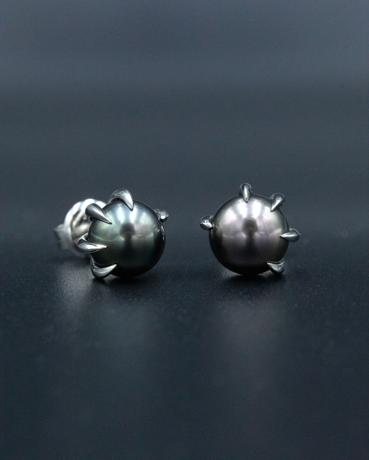 Panther earrings: Tahitian pearls held in fine drawn platinum claws